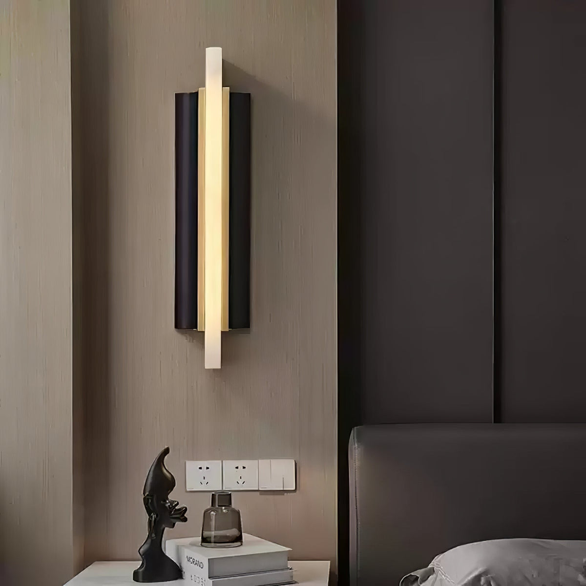 Alabaster Timide Slim Wall Sconce