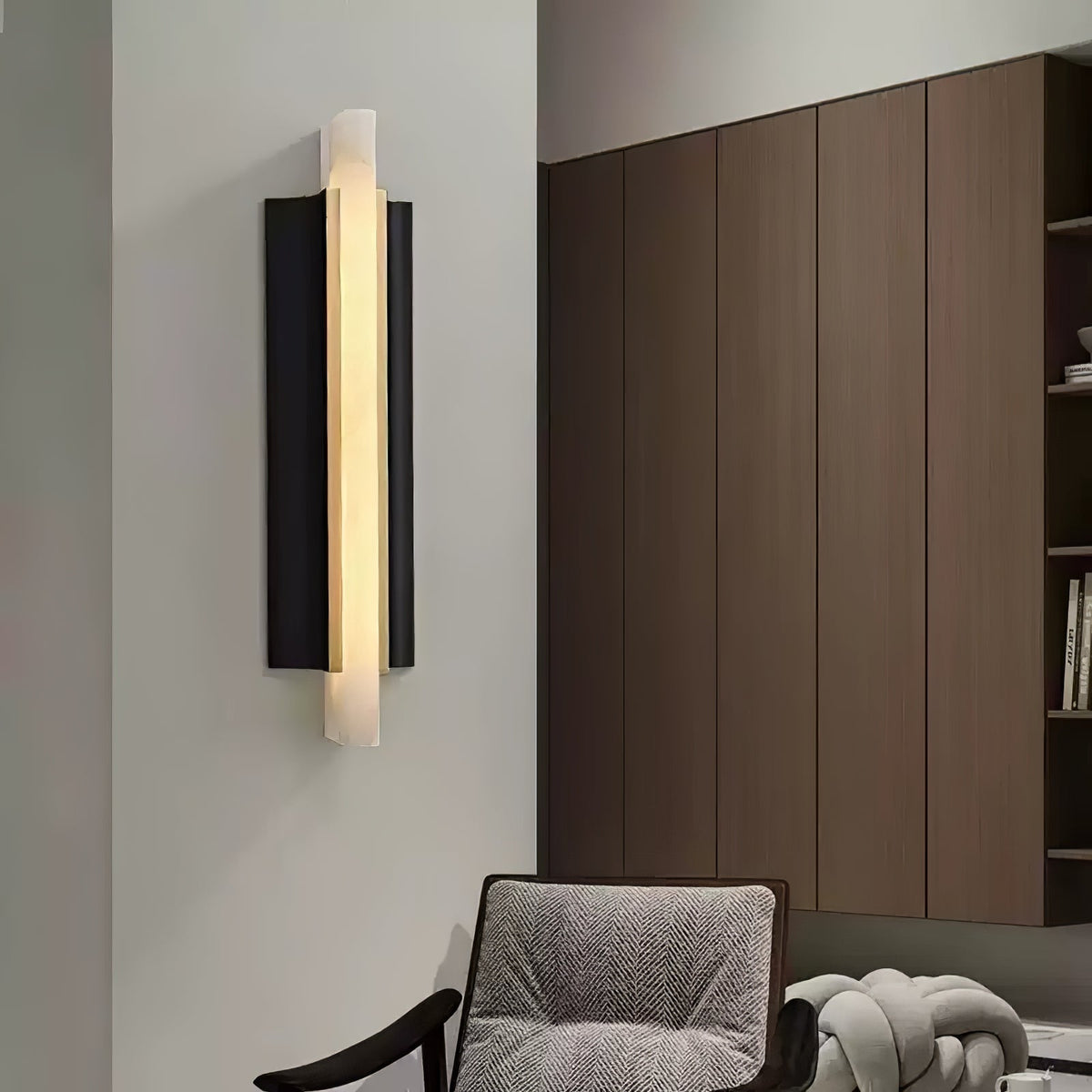 Alabaster Timide Slim Wall Sconce