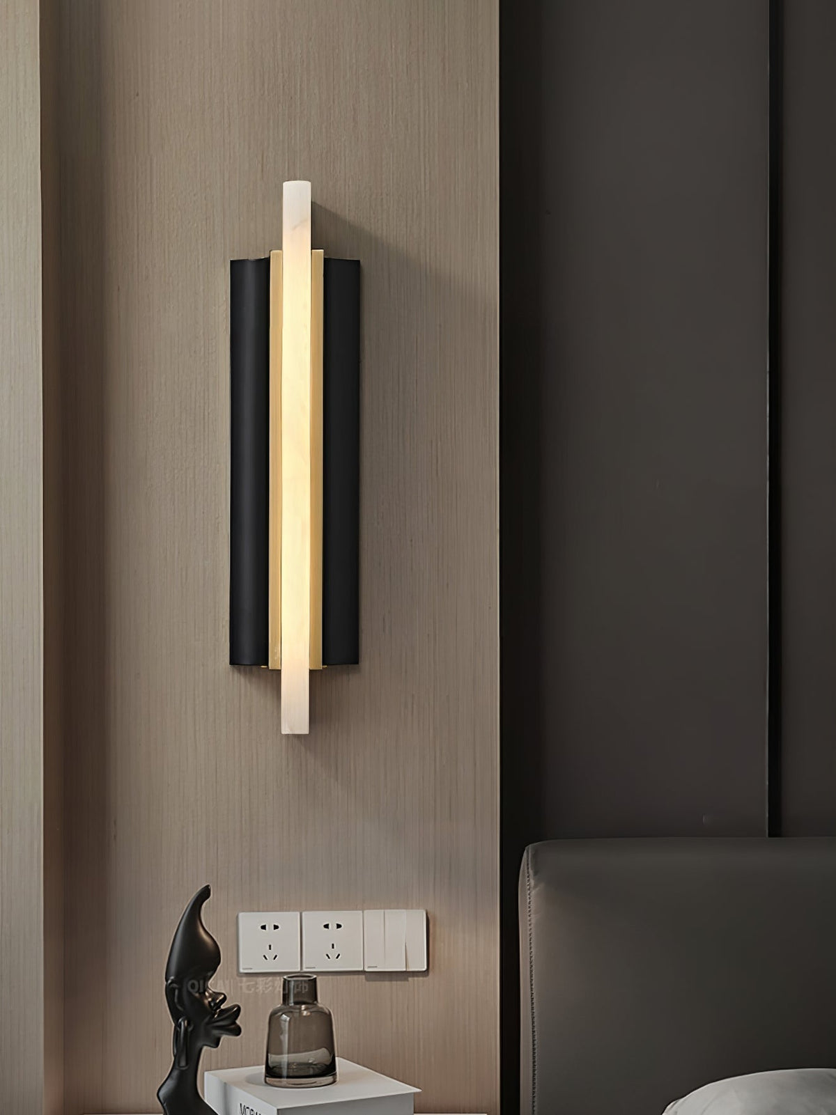 Alabaster Timide Slim Wall Sconce