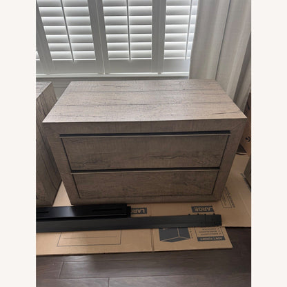 Oak 2-Drawer Nightstand